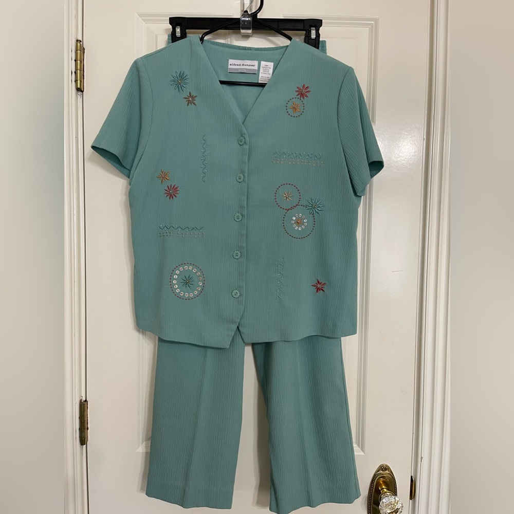 Alfred Dunner - 2 Piece Top & Pants - 10 Petite - EUC!